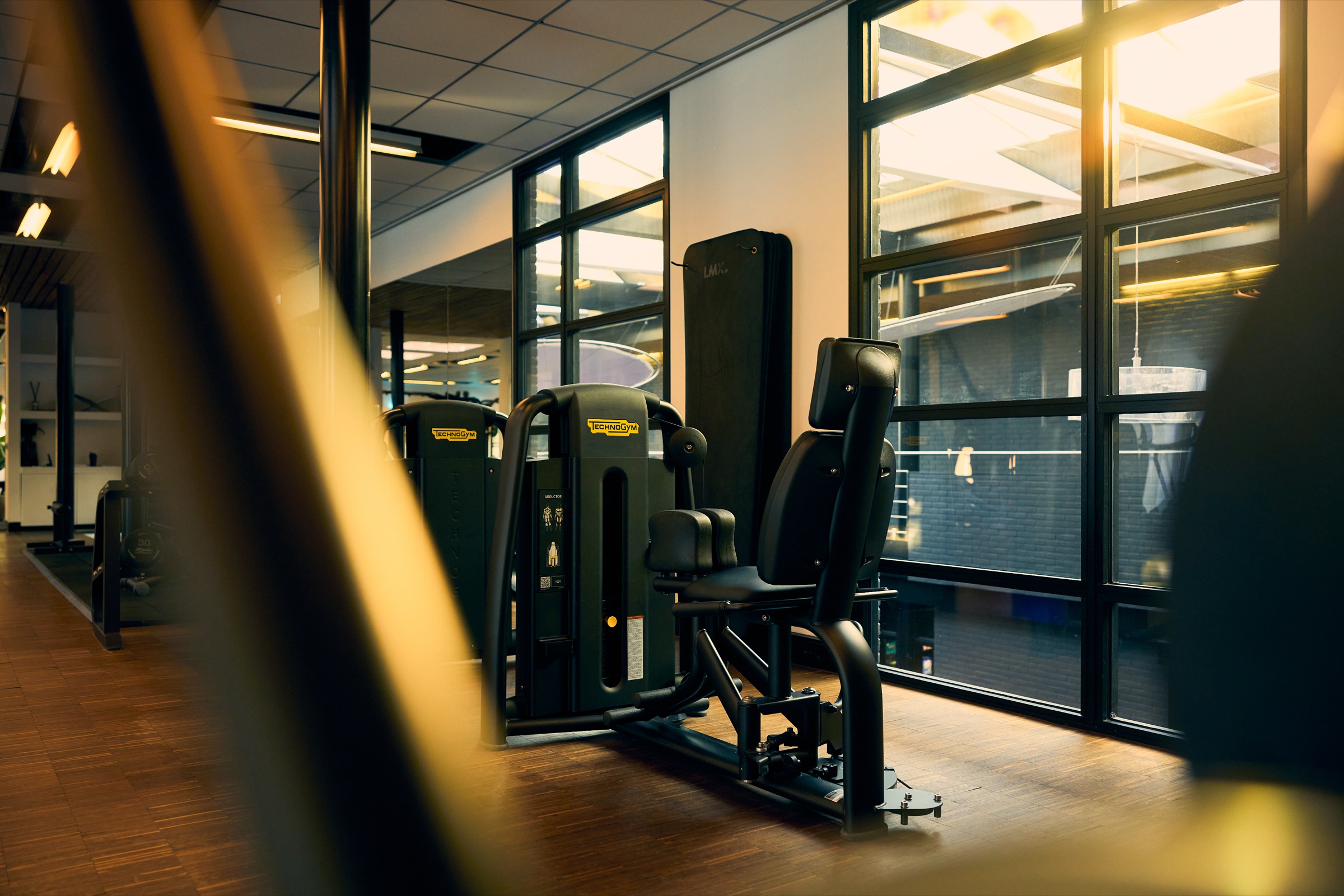 Technogym-krachttoestellen in de trainingsruimte van Blaricum's Fit Boutique