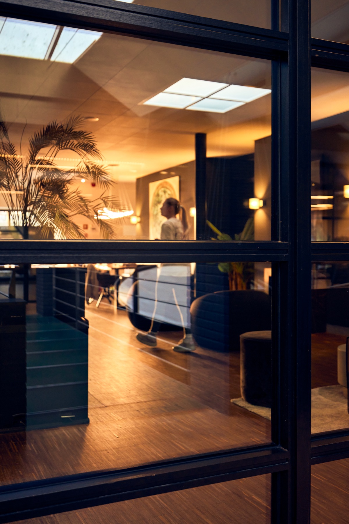 View through the glass wall into the lounge